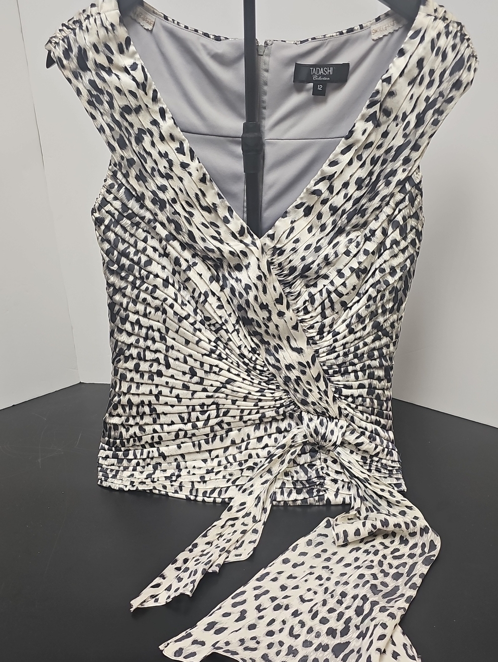 Tadashi Shoji Ivory and Black Printed Knot-Front Sleeveless Top